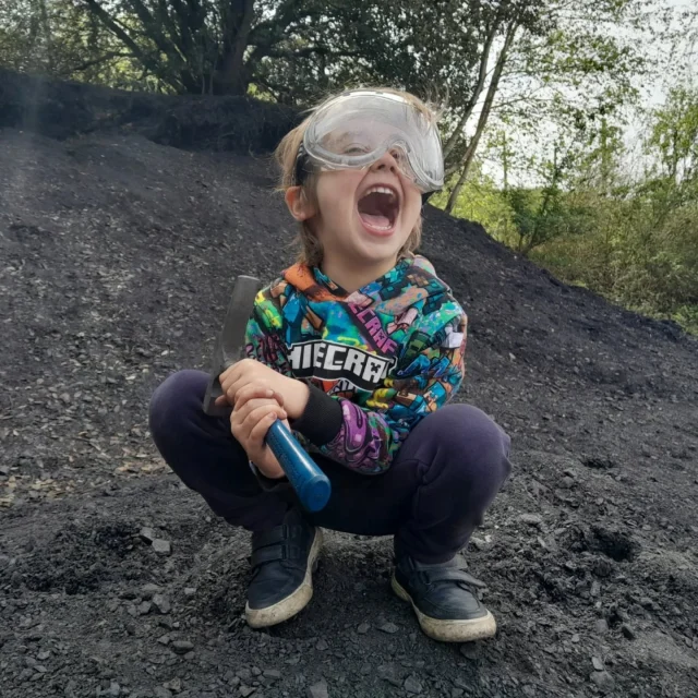 Join us today for Fossil Hunting fun 🌿

Sessions available at 2.30pm today! Book at reception to have a go at working through our fascinating fossils. 

#fossilhunting #betteshangerpark #weekend #halfterm