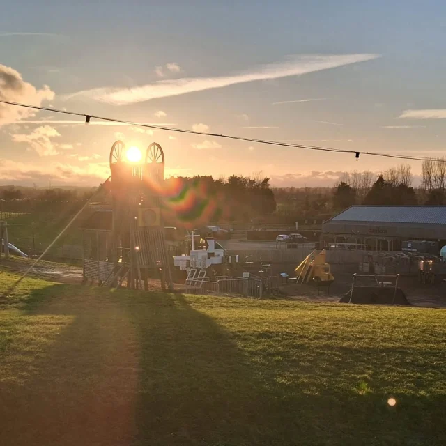 A beautiful end to a ROAR-SOME Sunday 🦕 
Thank you to everyone who joined us for a fabulous family day enjoying everything Dino! 

#happysunday #family #weekend
