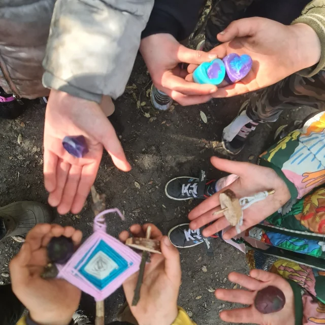 Just a snapshot of what our Forest School crew have been creating today…

🎨 Natural crafts
🪵 Woodland tools
✨ A bit of imagination (and a lot of pride)

It’s not just about what they make. It’s the confidence, creativity and fresh air that comes with it.

BOOK A SPOT NOW:
https://www.betteshanger-park.co.uk/activities/forest-school/

Live. Learn. Play.